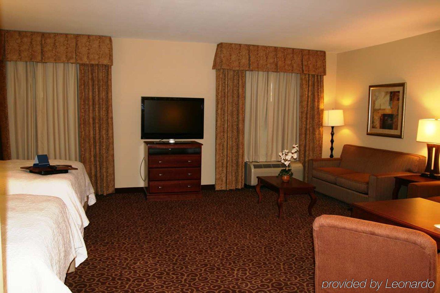 Hampton Inn & Suites Oklahoma City - South Room photo